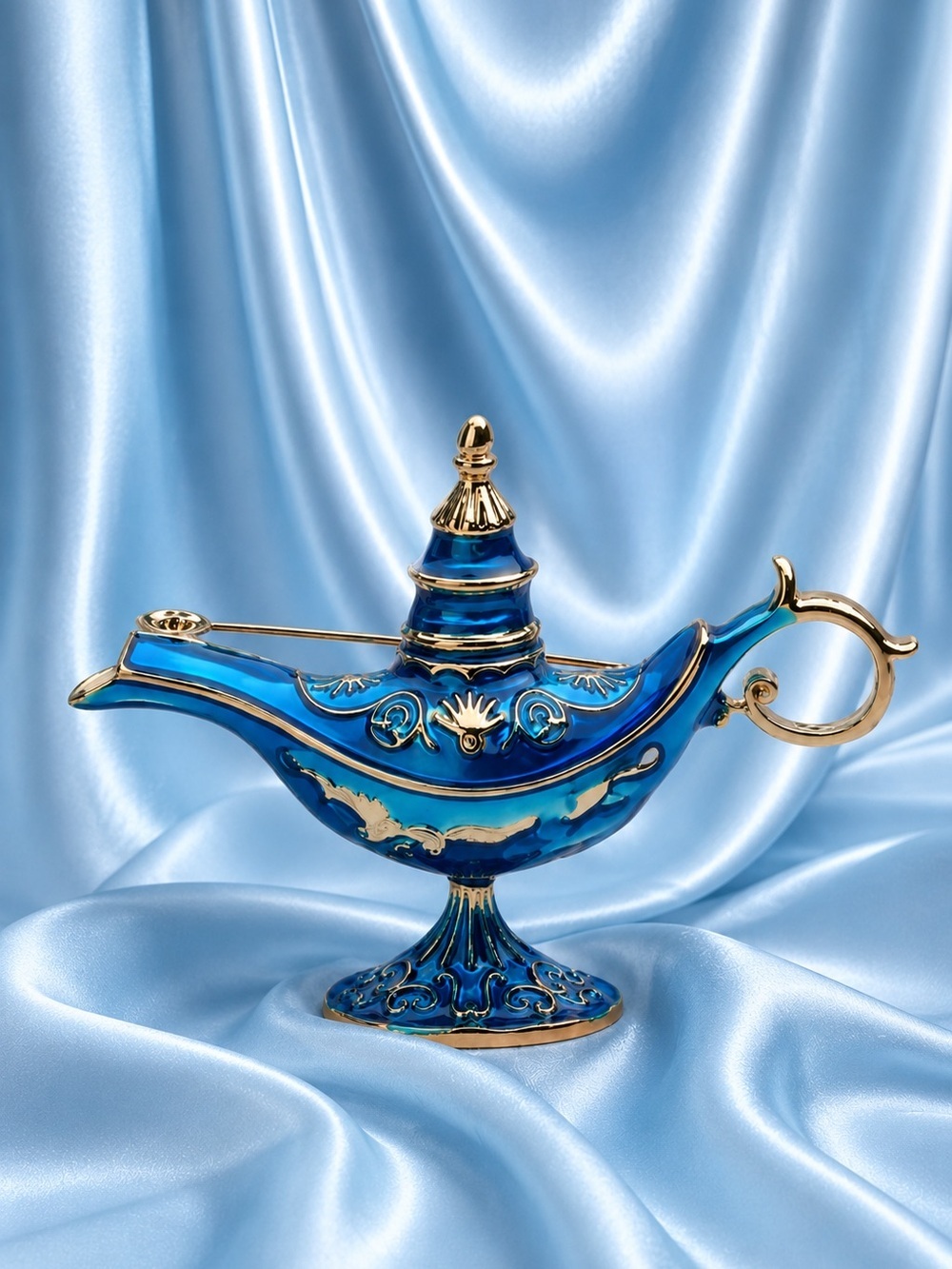 Blue Genie Lamp Gold Brooch - Picture 3 of 6